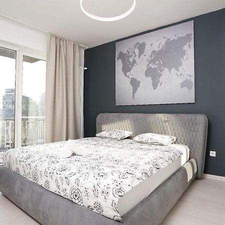 2 Bedroom Apartment With Amazing View In City Center Bukarest Eksteriør billede