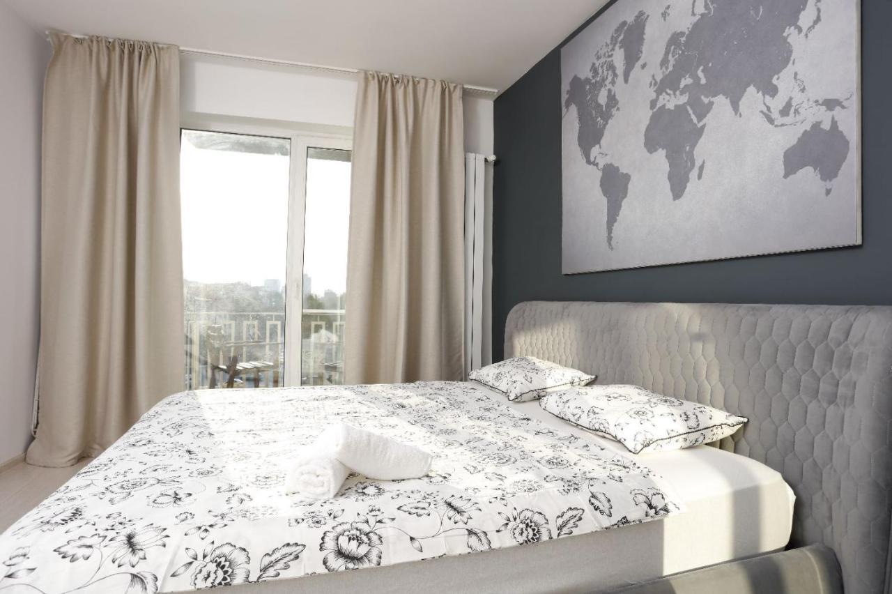2 Bedroom Apartment With Amazing View In City Center Bukarest Eksteriør billede
