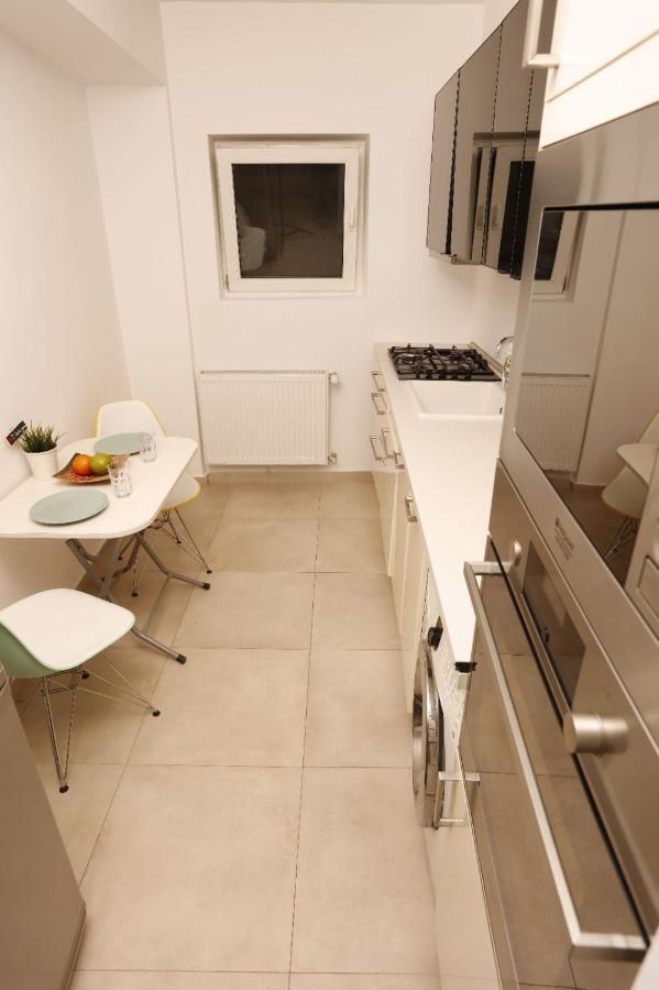 2 Bedroom Apartment With Amazing View In City Center Bukarest Eksteriør billede