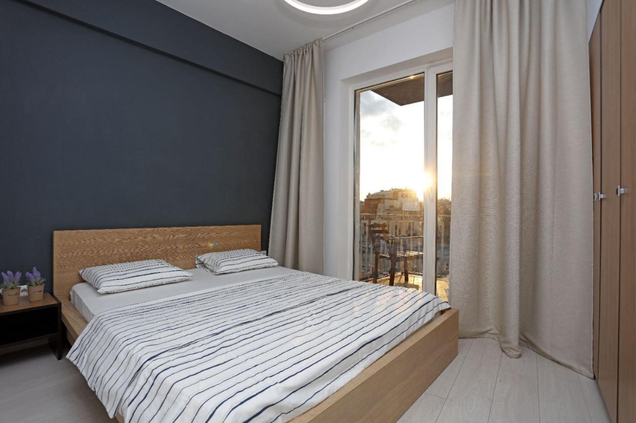 2 Bedroom Apartment With Amazing View In City Center Bukarest Eksteriør billede